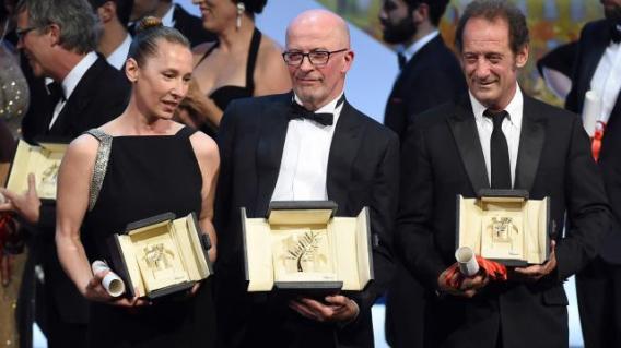 Emmanuelle Bercot, Jacques Audiard et Vincent Lindon recevant leurs prix respectifs lors de la cérémonie de clôture du 68ème festival de Cannes