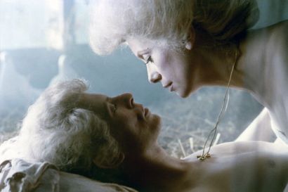 David Bowie en compagnie de Catherine Deneuve dans le film "Les Prédateurs" en 1983